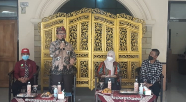 Rangkaian Hari Jadi Kabupaten Cirebon ke-540, Bupati Lakukan Pengobatan Massal Gratis di Kecamatan Kaliwedi