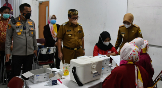 Vaksinasi di Kabupaten Cirebon Sudah Capai Target