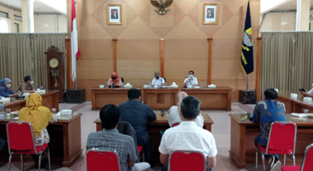 Pansus VII DPRD Jabar dan Bupati Cirebon Bahas Distribusi Air Bersih