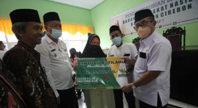 BAZ Kabupaten Cirebon Salurkan Bantuan Senilai Rp107 juta