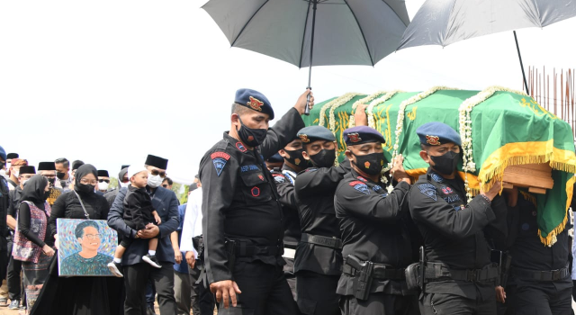 Bupati Cirebon H. Imron Hadiri Proses Pemakaman Emmeril Kahn Mumtadz, Putra Sulung Gubenur Jawa Barat Ridwan Kamil