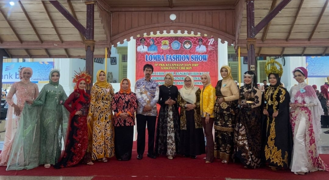 Lestarikan Batik Cerbonan dengan Lomba Fashion Show