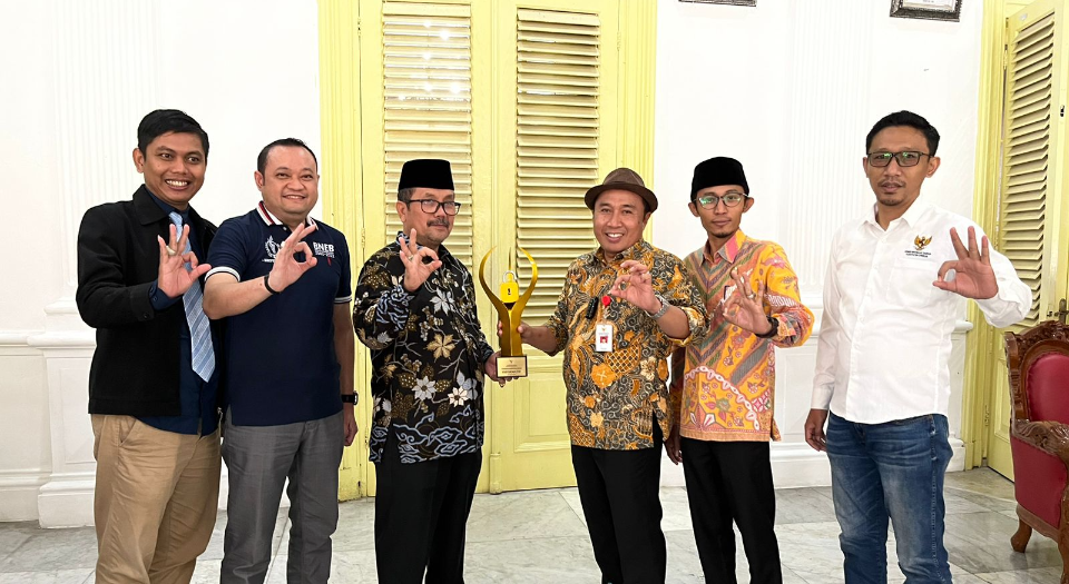 Kabupaten Cirebon Raih Trofi Penghargaan Badan Publik Informatif