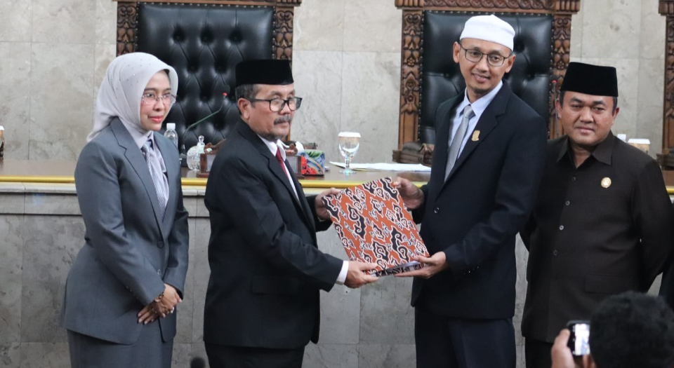 Bupati Cirebon Apresiasi Saran dari DPRD untuk Roda Pemerintahan Lebih Baik