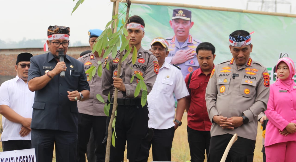 Polresta Cirebon Tanam 7927 Bibit Pohon, Bupati Imron: Mari Bersama Menjaga Alam