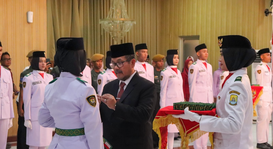 Kukuhkan Paskibraka Kabupaten Cirebon, Bupati Imron: Menorehkan Kebanggaan dan Peristiwa Bersejarah Tersendiri